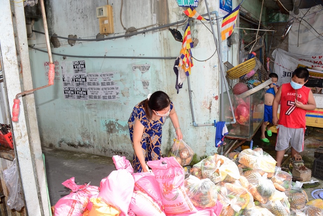 Chùa Hoằng Pháp: Tiếp tục hỗ trợ người dân khó khăn trong đại dịch Covid (đợt 8)